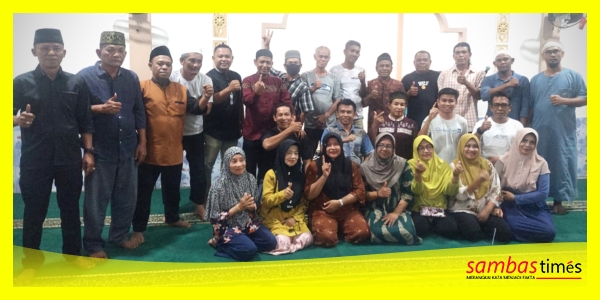 Kelompok Zikir BJL 064 Pemangkat mengabadikan momen foto bersama usai menggelar syukuran sebagai juara Festival Zikir Milad ISZM ke-3 tahun 2026.

