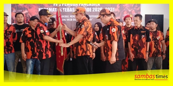 H Mayadi Satar, Ketua MPC Pemuda Pancasila Kabupaten Sambas mengukuhkan Pengurus PAC Pemuda Pancasila Kecamatan Tebas di Kecamatan Tebas, Rabu (7/10/2026).