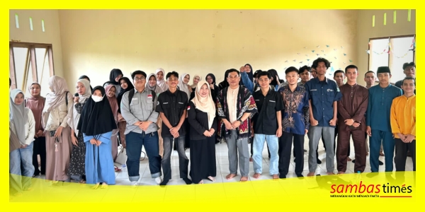 Bawaslu Kabupaten Sambas foto bersama Mahasiswa Baru UNNISAS pada Pembelajar tentang Pemilu, Kamis (8/10/2026).