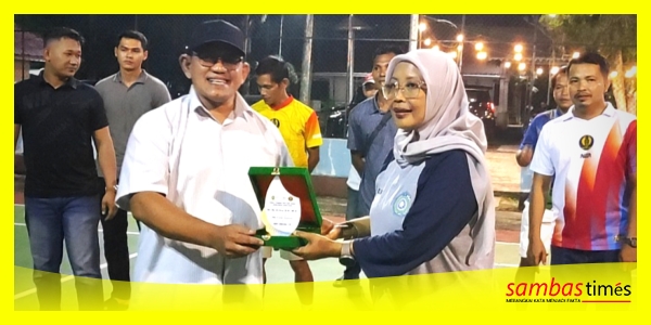 Wakil Bupati Sambas Heroaldi Djuhardi Alwi menerima kunjungan Ketum PELTI Kalbar Hj Erlina di Lapangan Tenis Bantelan, Desa Lorong, Kecamatan Sambas, Selasa malam (13/10/2026).