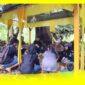 Mahasiswa Prodi SPI UNNISAS saat melakukan penelusuran jejak Sejarah Islam di Makam Ratu Tatah Jiwang di Desa Sagang, Kecamatan Galing, Kabupaten Sambas, Sabtu (17/10/2026).
