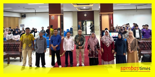Wakil Direktur Poltesa beserta Unsur Pimpinan dan Narasumber mengabadikan sesi foto bersama Mahasiwa Tingkat Akahir pada kegiatan FGD Karir dan Kewirausahaan,  di Aula Gedung Kuliah Terpadu 1 Poltesa, Rabu (21/10/2026).