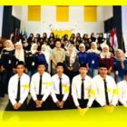 Bawaslu Kabupaten Sambas mengabadikan momen bersama Mahasiswa Baru (MABA) UNNISAS di Aula Ir H Burhanuddin A Rasyid, UNNISAS, Selasa (20/10/2026).