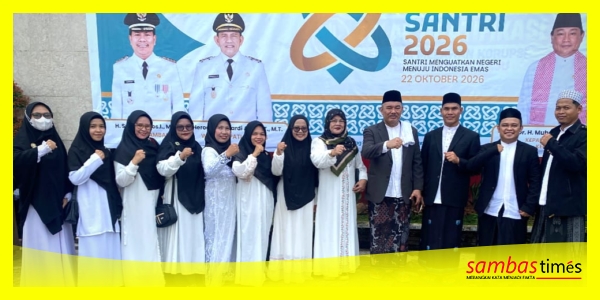 Henny Yusita mewakili Ketua Bawaslu Kabupaten Sambas mengikuti Upacara Peringatan Hari Santri Nasional di Halaman Kantor Bupati Sambas, Kamis (22/10/2026).