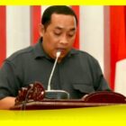 Suprajeni Juru Bicara Fraksi PKS menyampaikan PU Fraksinya di Ruang Sidang Utama Kantor DPRD Sambas, Selasa (27/10/2026).