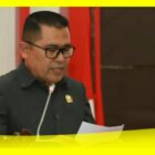 Mardani Juru Bicara Fraksi PDI Perjuangan menyampaikan PU Fraksinya di Ruang Sidang Utama Kantor DPRD Sambas, Selasa (27/10/2026).
