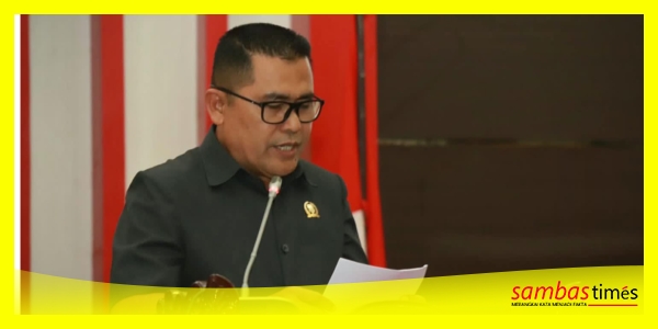 Mardani Juru Bicara Fraksi PDI Perjuangan menyampaikan PU Fraksinya di Ruang Sidang Utama Kantor DPRD Sambas, Selasa (27/10/2026).