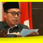 Nandes Juru Bicara Fraksi PAN pada Paripurna DPRD Sambas tentang Dua Raperda Kabupaten Sambas di Ruang Sidang Utama Kantor DPRD Sambas, Selasa (27/10/2026).